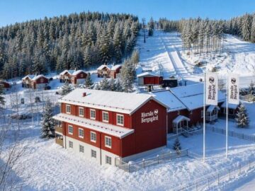 Bjursås Bergsgård mit vorgefertigten Holzbauelementen