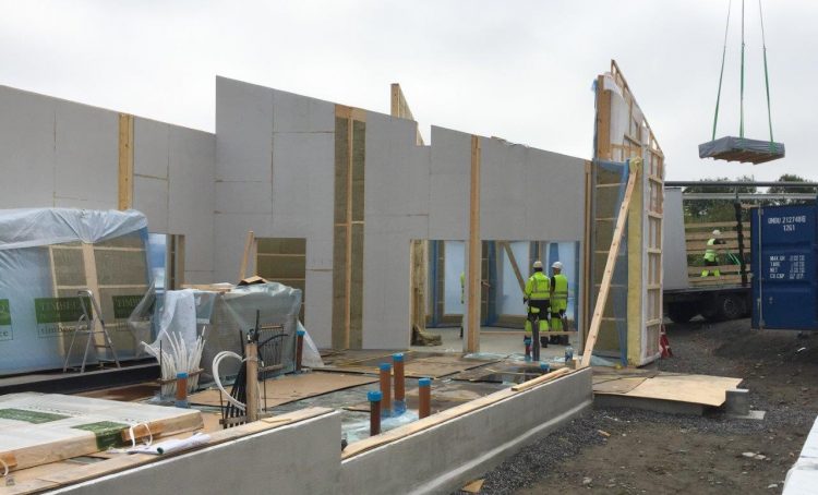 Building a house with wooden elements