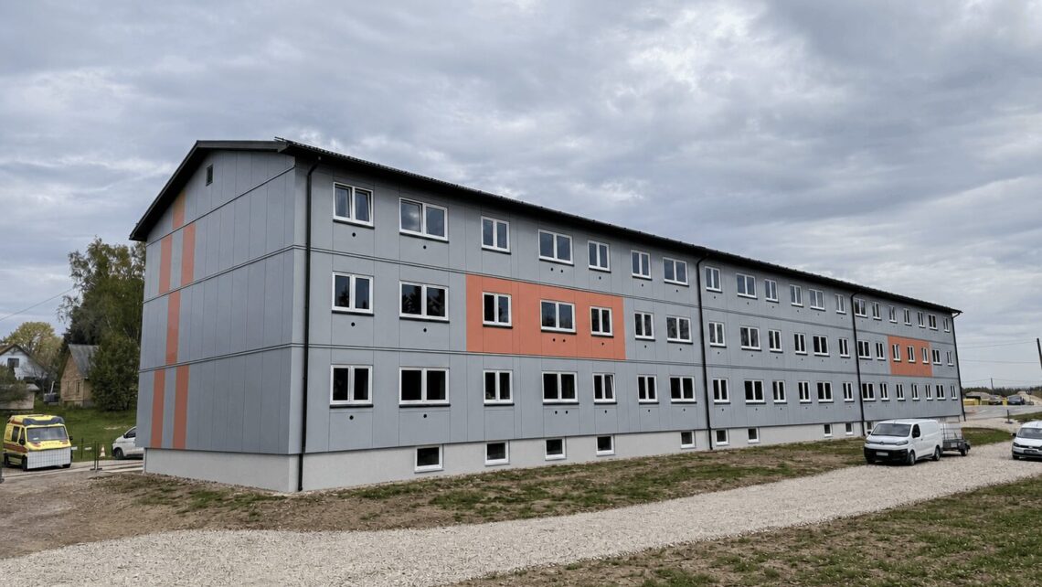 Renovering av flerbostadshus med prefabricerade fasadelement i Iisaku