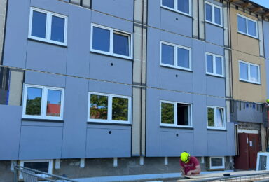 Renovering av flerbostadshus med prefabricerade fasadelement i Iisaku